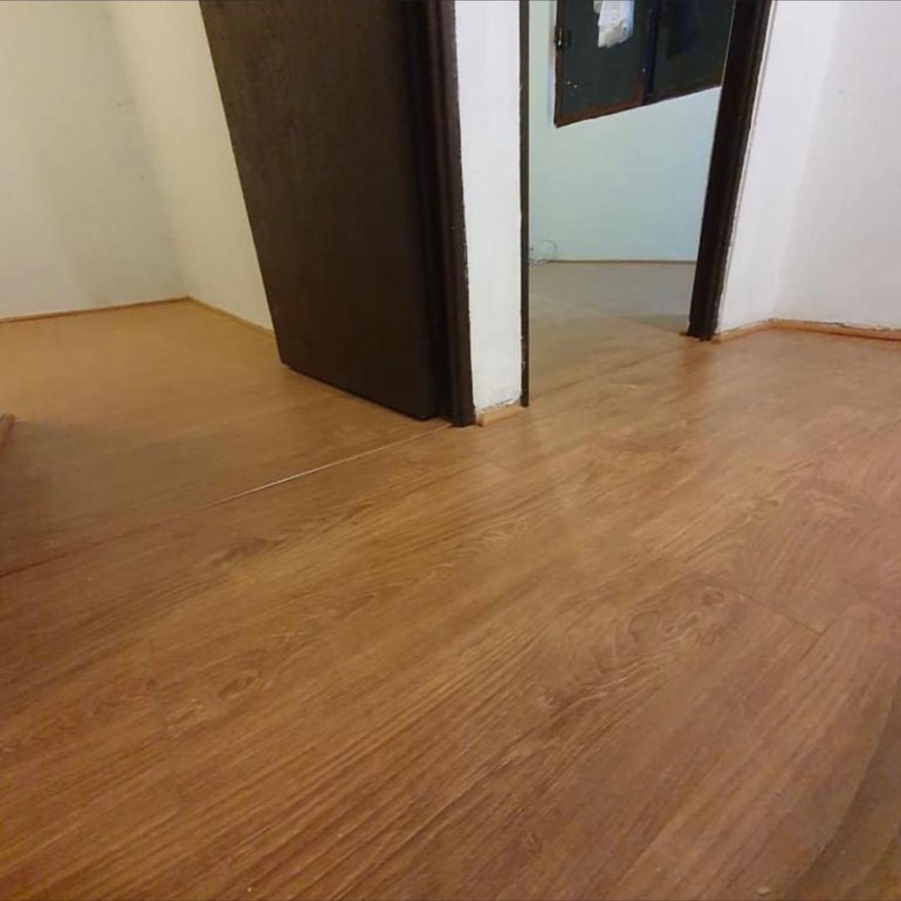 Piso Flotante 8 mm Pino 2.4 m2 - Imagen 2